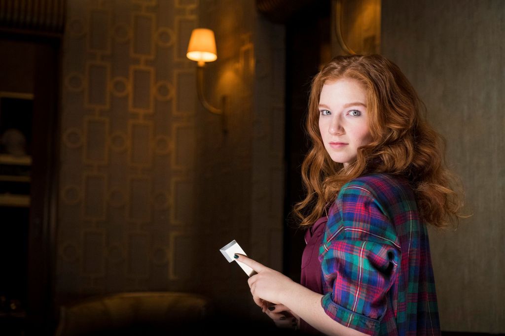 Annalise Basso als LJ Folger